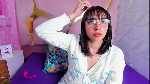 Snapshot of Niina_Sissy chatting on 09.15.25 Niina Sissy online show from 09.15.25