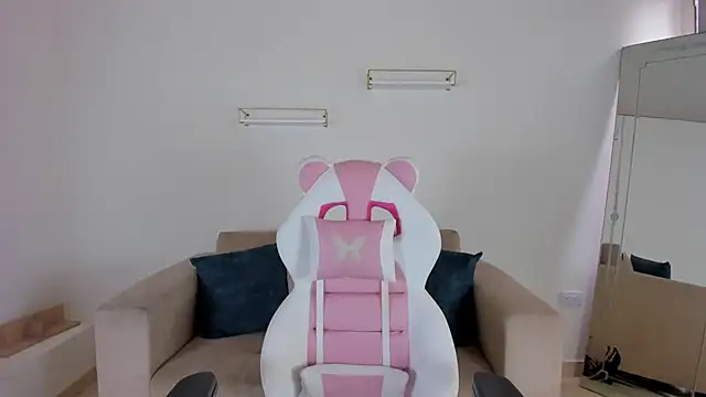 april smiith online show from 09.11.25