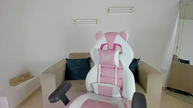 april smiith online show from 09.12.25