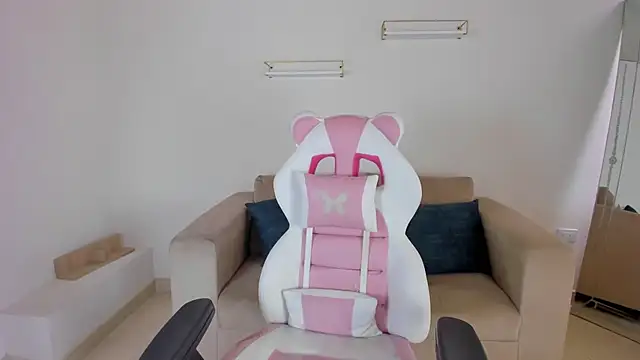 april smiith online show from 09.18.25