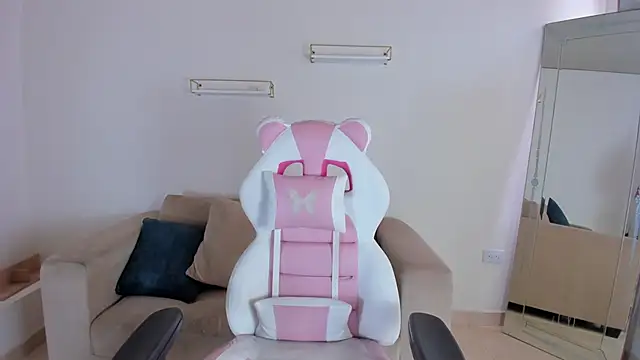 april smiith online show from 10.11.25