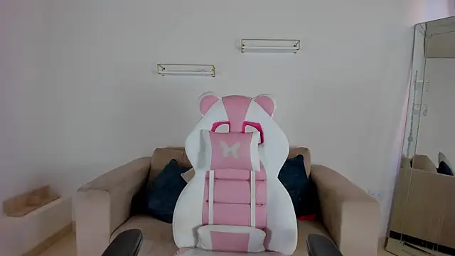 april smiith online show from 10.15.25