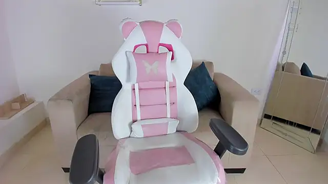 april smiith online show from 10.18.25