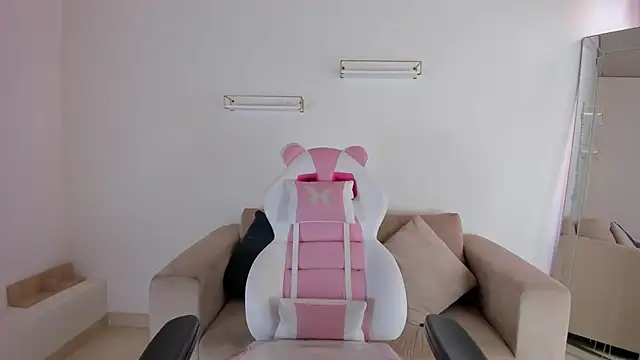 april smiith online show from 10.21.25