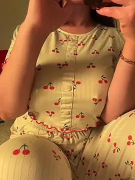 Snapshot of OnlyRima chatting on 02.14.26 OnlyRima online show from 02.14.26