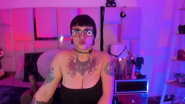 Violett Novoa online show from 12.19.25