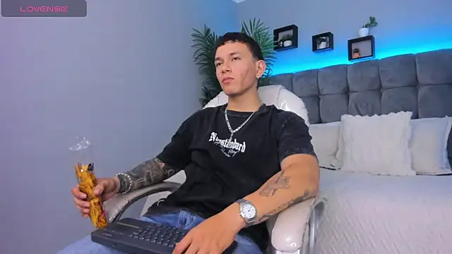 Thomas moon online show from 02.12.26