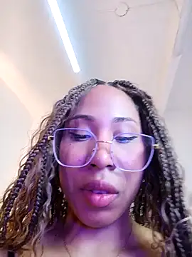 Snapshot of Elowen_Clark chatting on 02.01.26 Elowen Clark online show from 02.01.26