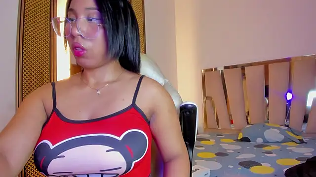 Snapshot of Elowen_Clark chatting on 02.25.26 Elowen Clark online show from 02.25.26