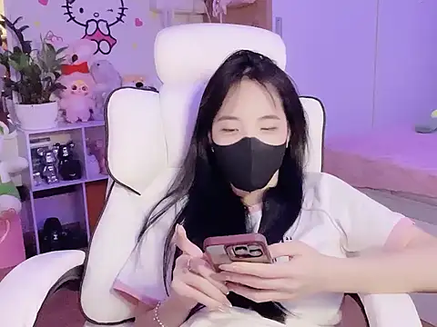 keelinnn19 online show from 10.30.25