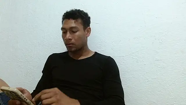 Snapshot of RyanLeon01 chatting on 07.14.26 RyanLeon01 online show from 07.14.26
