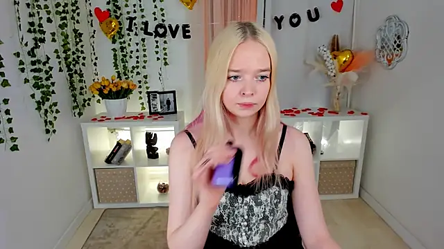 Snapshot of BellaMontgomery chatting on 02.09.26 BellaMontgomery online show from 02.09.26