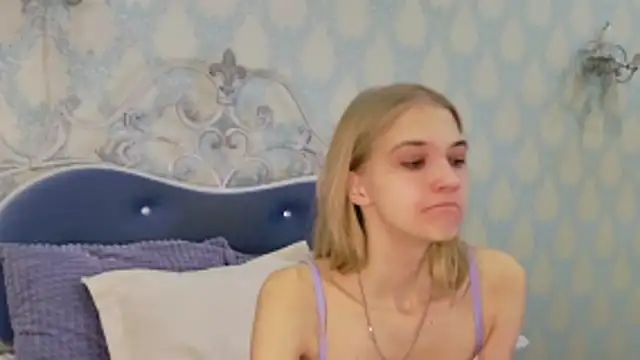 4example Chloe online show from 11.19.25