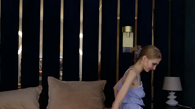 4example Chloe online show from 03.03.26