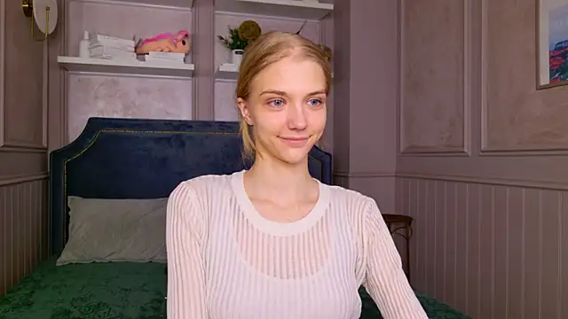 4example Chloe online show from 03.10.26