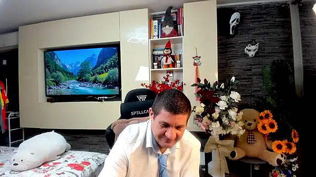 Snapshot of SpartacusDaddy48 chatting on 06.01.26 SpartacusDaddy48 online show from 06.01.26