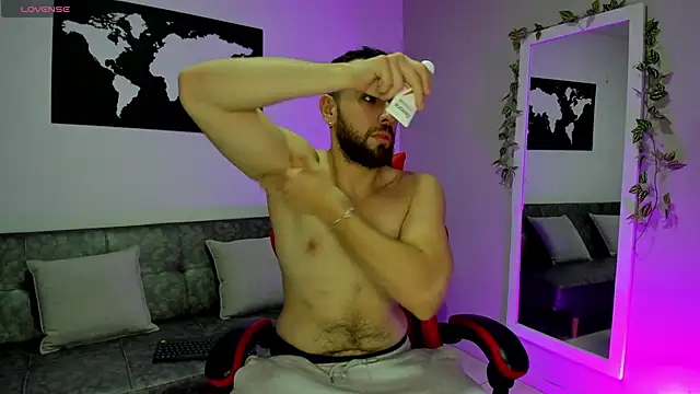 Maximo Wolff online show from 12.22.25