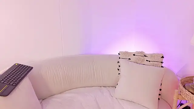 Cutie Riley online show from 02.26.26