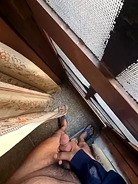 Snapshot of desir3dlund chatting on 12.14.25 desir3dlund online show from 12.14.25