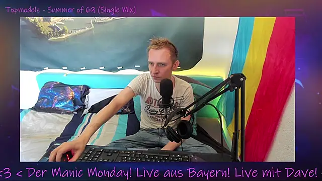 Snapshot of DaveLindau chatting on 09.15.25 DaveLindau online show from 09.15.25