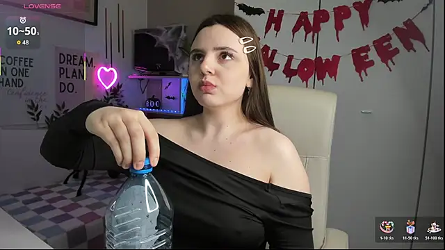 LiaWoow online show from 10.26.25