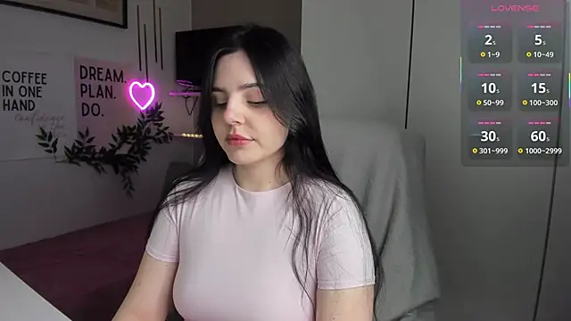 LiaWoow online show from 11.21.25