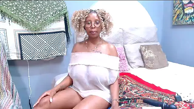 Snapshot of Kay-Tee chatting on 07.28.26 Kay-Tee online show from 07.28.26