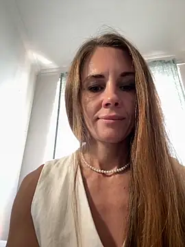 LucieMack online show from 09.10.25