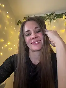 Snapshot of LucieMack chatting on 03.25.26 LucieMack online show from 03.25.26