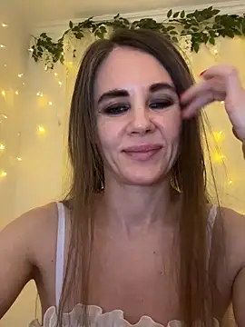 Snapshot of LucieMack chatting on 04.15.26 LucieMack online show from 04.15.26
