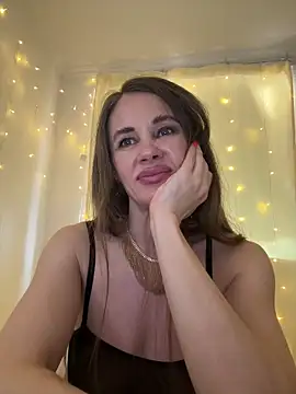 Snapshot of LucieMack chatting on 05.21.26 LucieMack online show from 05.21.26