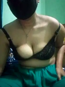 Snapshot of Maria_Mahi chatting on 12.18.25 Maria Mahi online show from 12.18.25