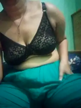 Snapshot of Maria_Mahi chatting on 12.21.25 Maria Mahi online show from 12.21.25