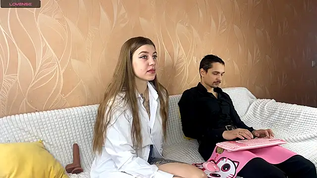 Snapshot of VelvetMiley chatting on 11.28.25 VelvetMiley online show from 11.28.25