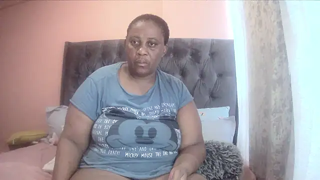 Snapshot of HUGEASSXXXXX chatting on 01.18.26 HUGEASSXXXXX online show from 01.18.26