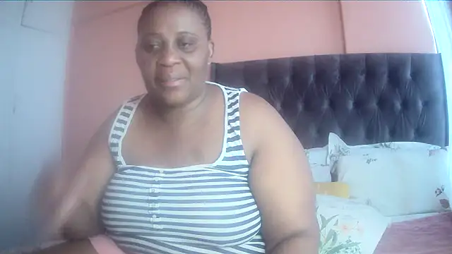 Snapshot of HUGEASSXXXXX chatting on 02.25.26 HUGEASSXXXXX online show from 02.25.26