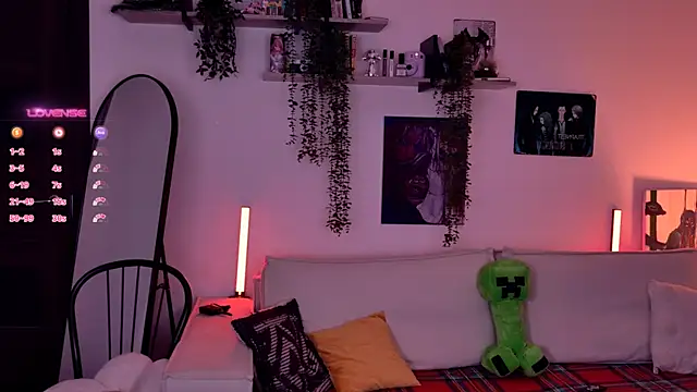 Lollyshy online show from 11.22.25