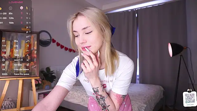 Snapshot of LilianBenskin chatting on 02.21.26 LilianBenskin online show from 02.21.26