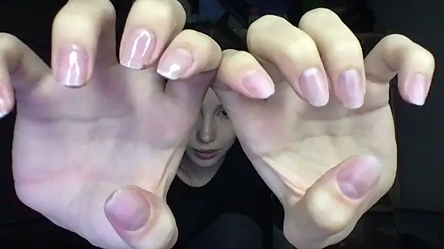 Snapshot of Yuna5343 chatting on 10.18.25 Yuna5343 online show from 10.18.25