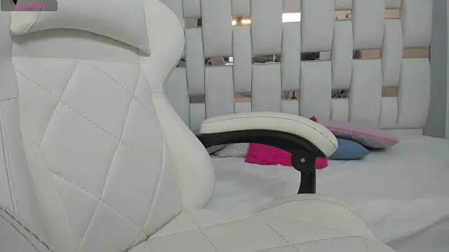 Snapshot of Katalina_red chatting on 09.13.25 Katalina red online show from 09.13.25