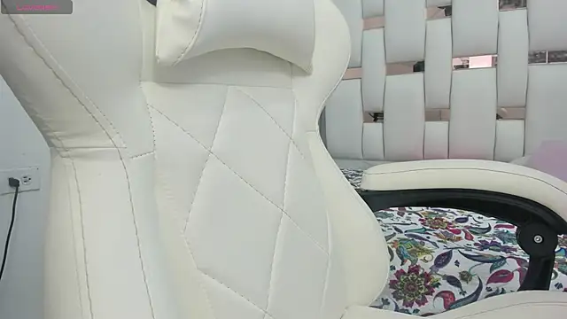 Snapshot of Katalina_red chatting on 09.18.25 Katalina red online show from 09.18.25