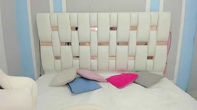 Snapshot of Katalina_red chatting on 09.24.25 Katalina red online show from 09.24.25