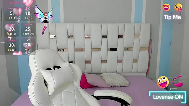 Snapshot of Katalina_red chatting on 10.01.25 Katalina red online show from 10.01.25