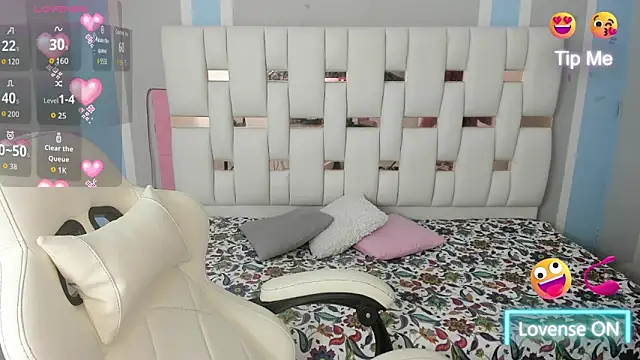 Snapshot of Katalina_red chatting on 10.10.25 Katalina red online show from 10.10.25