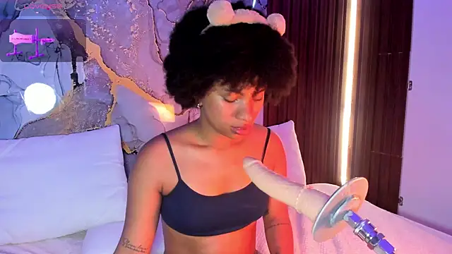 Lolalewis777 online show from 10.09.25