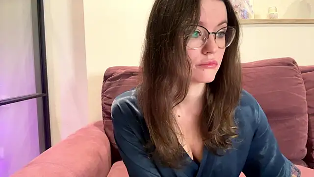 mia shine bright wow online show from 09.17.25