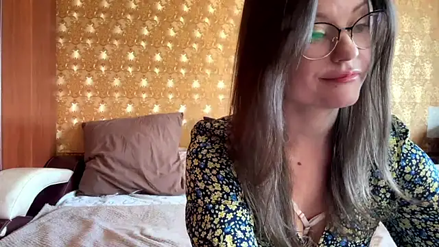 mia shine bright wow online show from 11.09.25