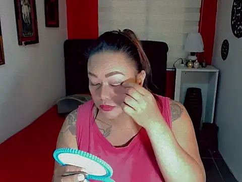 Snapshot of EmmaKantutera chatting on 06.16.26 EmmaKantutera online show from 06.16.26