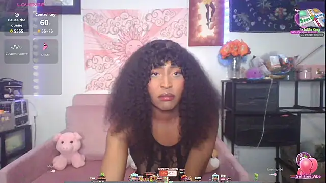 Snapshot of ziafoxy chatting on 10.10.25 ziafoxy online show from 10.10.25