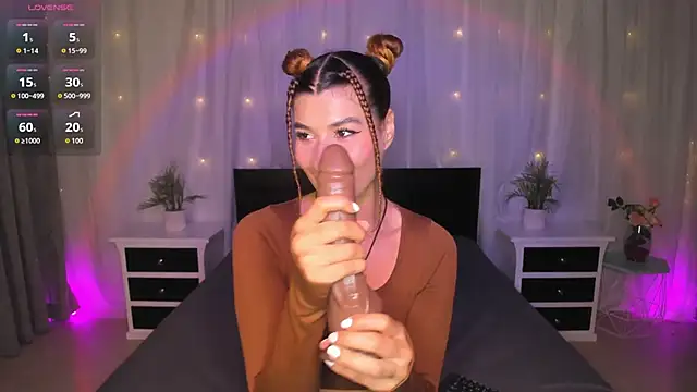 Evolet Bee online show from 10.18.25